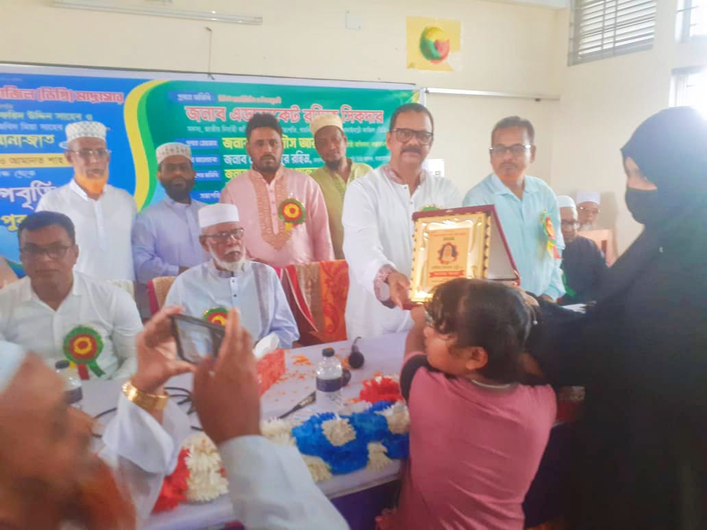 বাঞ্ছারামপুরে খোদাইবাড়ি মাদ্রাসায় মেধাবৃত্তি ও বার্ষিক পুরস্কার বিতরণ-এডভোকেট রফিক সিকদার।