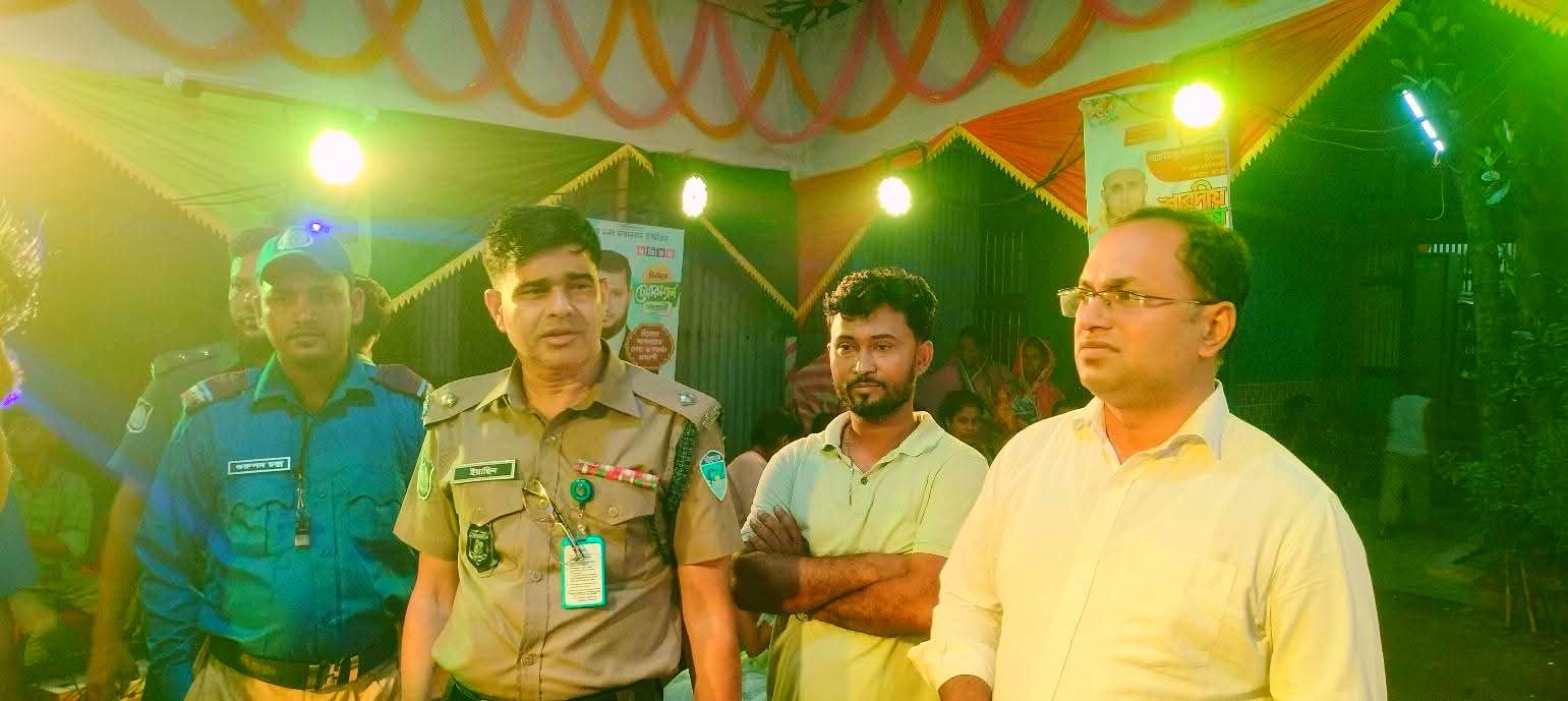 বাঞ্ছারামপুর ফরদাবাদ ইউনিয়নের বিভিন্ন পূজামণ্ডপ পরিদর্শন, নিরাপত্তা ব্যবস্থা পর্যবেক্ষণ করেন অফিসার ইনচার্জ(ওসি) এবং সহকারি ভুমি কমিশনার